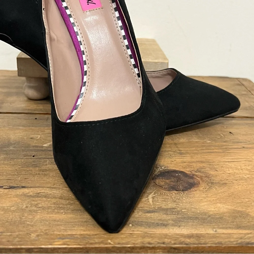 Betsey Johnson Dorthi Black Suede Ruffle Back Heels - Picture 4 of 9